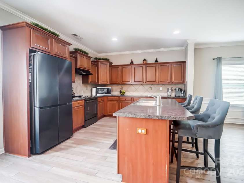 9704 Cayenne Drive, Charlotte, NC 28214.  MLS# CAR4241987, YatesRealty ID 5573. 