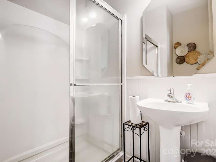 9704 Cayenne Drive, Charlotte, NC 28214.  MLS# CAR4241987, YatesRealty ID 5573. 