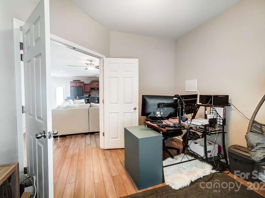 9704 Cayenne Drive, Charlotte, NC 28214.  MLS# CAR4241987, YatesRealty ID 5573. 