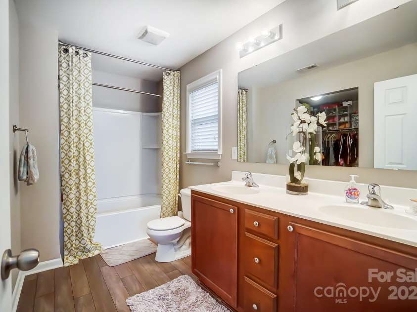 9704 Cayenne Drive, Charlotte, NC 28214.  MLS# CAR4241987, YatesRealty ID 5573. 