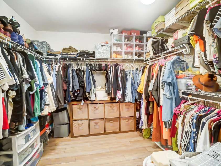 9704 Cayenne Drive, Charlotte, NC 28214.  MLS# CAR4241987, YatesRealty ID 5573. 