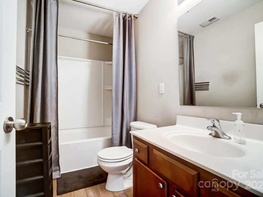 9704 Cayenne Drive, Charlotte, NC 28214.  MLS# CAR4241987, YatesRealty ID 5573. 