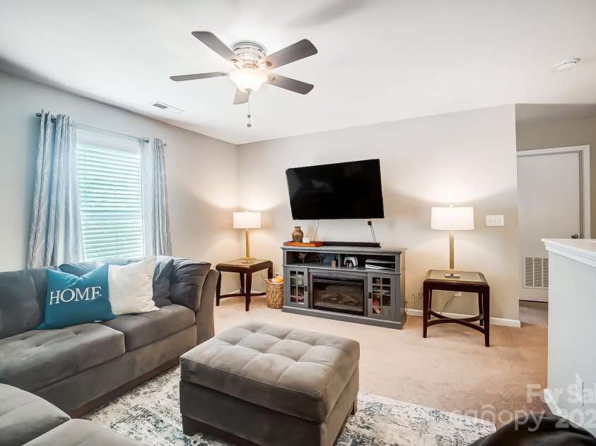 9704 Cayenne Drive, Charlotte, NC 28214.  MLS# CAR4241987, YatesRealty ID 5573. 