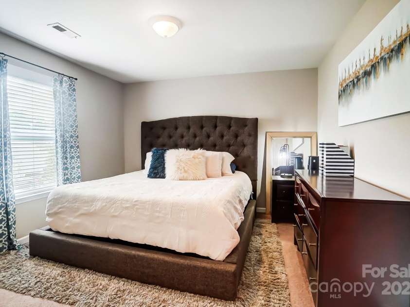 9704 Cayenne Drive, Charlotte, NC 28214.  MLS# CAR4241987, YatesRealty ID 5573. 