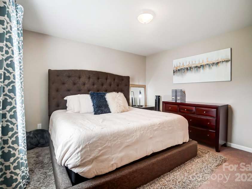 9704 Cayenne Drive, Charlotte, NC 28214.  MLS# CAR4241987, YatesRealty ID 5573. 