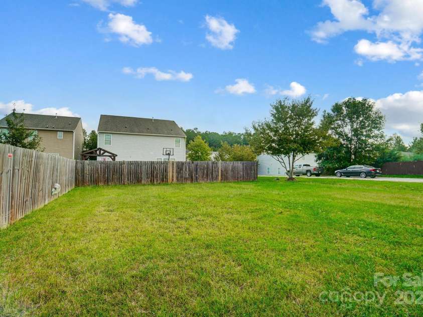 9704 Cayenne Drive, Charlotte, NC 28214.  MLS# CAR4241987, YatesRealty ID 5573. 