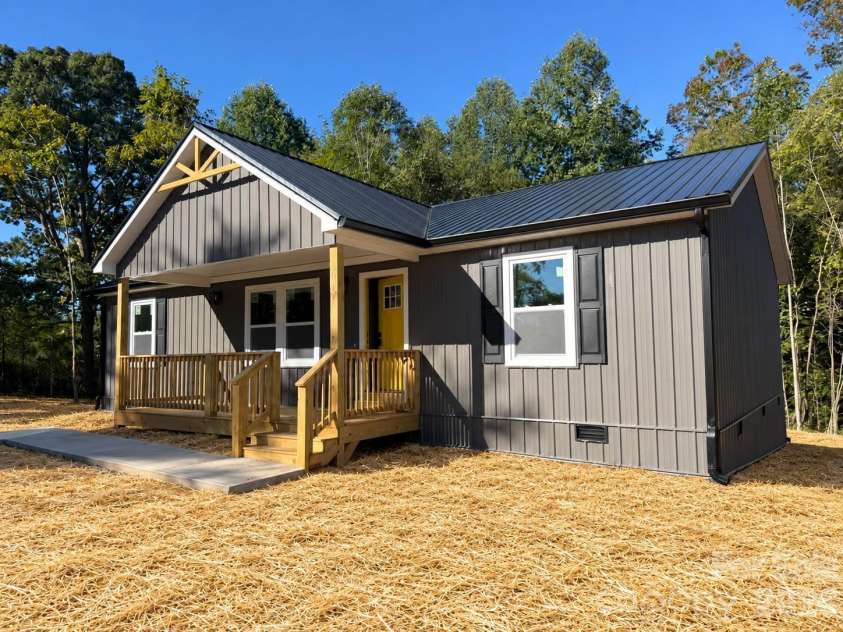 1176 Luciano Camilo Drive, Morganton, NC 28655.  MLS# CAR4428518, YatesRealty ID 55730. 