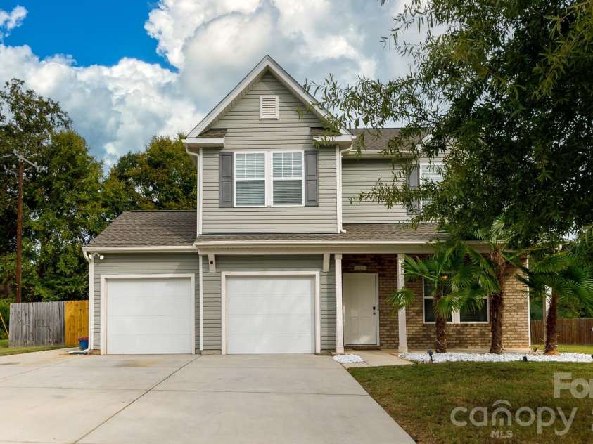 111 Austen Lakes Drive, York, SC 29745.  MLS# CAR4428398, YatesRealty ID 55734. 