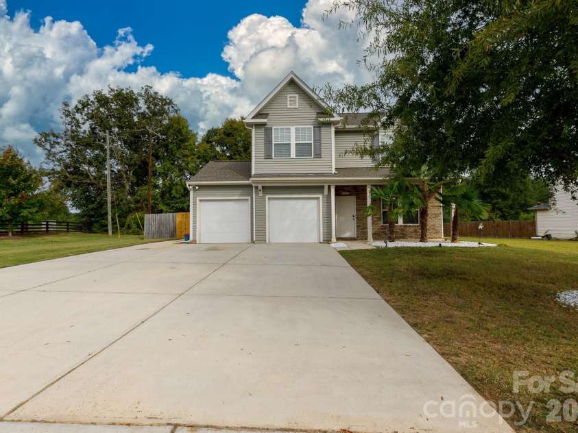 111 Austen Lakes Drive, York, SC 29745.  MLS# CAR4428398, YatesRealty ID 55734. 