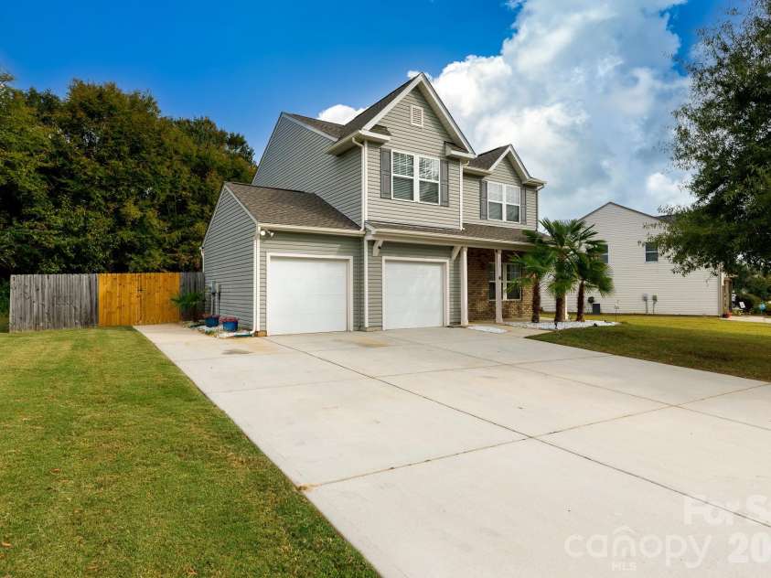 111 Austen Lakes Drive, York, SC 29745.  MLS# CAR4428398, YatesRealty ID 55734. 