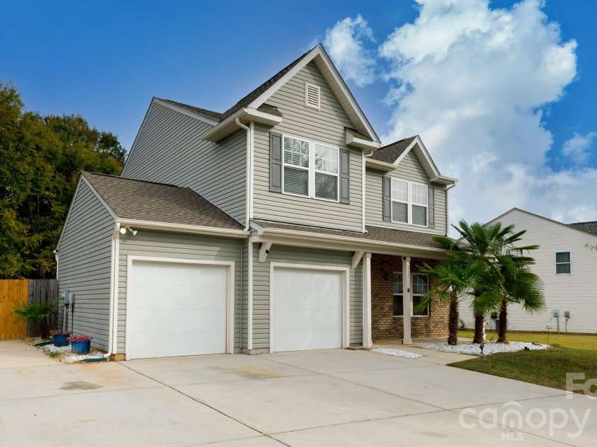 111 Austen Lakes Drive, York, SC 29745.  MLS# CAR4428398, YatesRealty ID 55734. 
