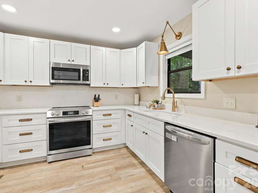 643 Timberline Drive, Maggie Valley, NC 28751.  MLS# CAR4428278, YatesRealty ID 55735. 