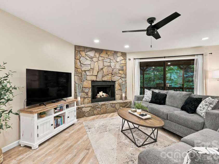 643 Timberline Drive, Maggie Valley, NC 28751.  MLS# CAR4428278, YatesRealty ID 55735. 