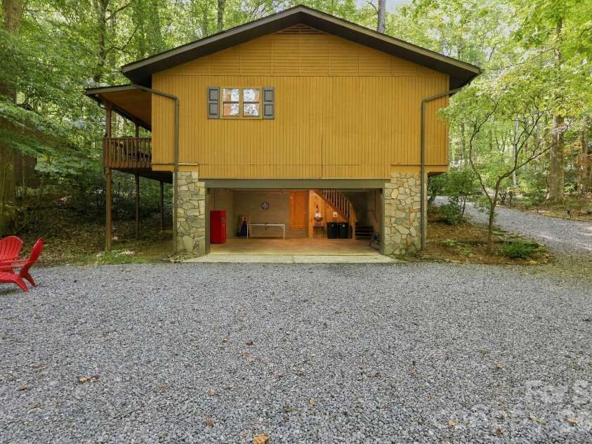 643 Timberline Drive, Maggie Valley, NC 28751.  MLS# CAR4428278, YatesRealty ID 55735. 