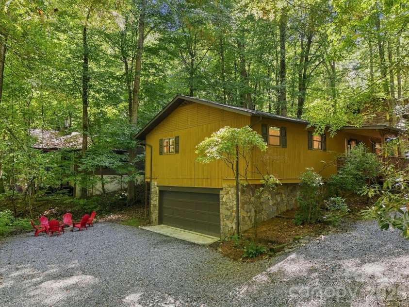 643 Timberline Drive, Maggie Valley, NC 28751.  MLS# CAR4428278, YatesRealty ID 55735. 