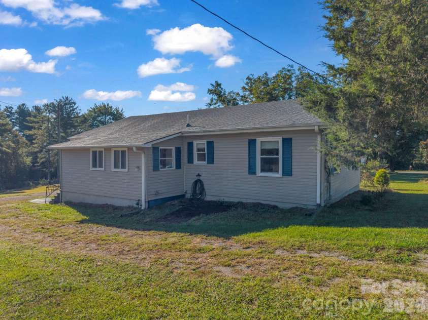 923 Green Creek Drive, Columbus, NC 28722.  MLS# CAR4426604, YatesRealty ID 55736. 