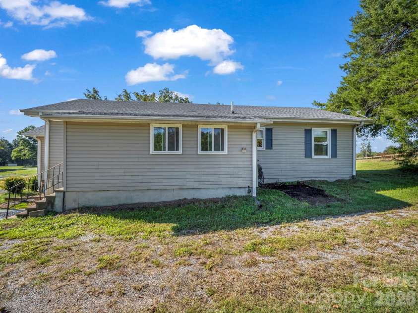 923 Green Creek Drive, Columbus, NC 28722.  MLS# CAR4426604, YatesRealty ID 55736. 