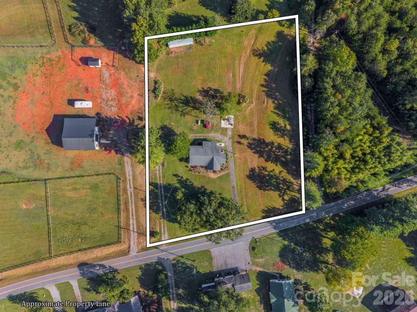 923 Green Creek Drive, Columbus, NC 28722.  MLS# CAR4426604, YatesRealty ID 55736. 