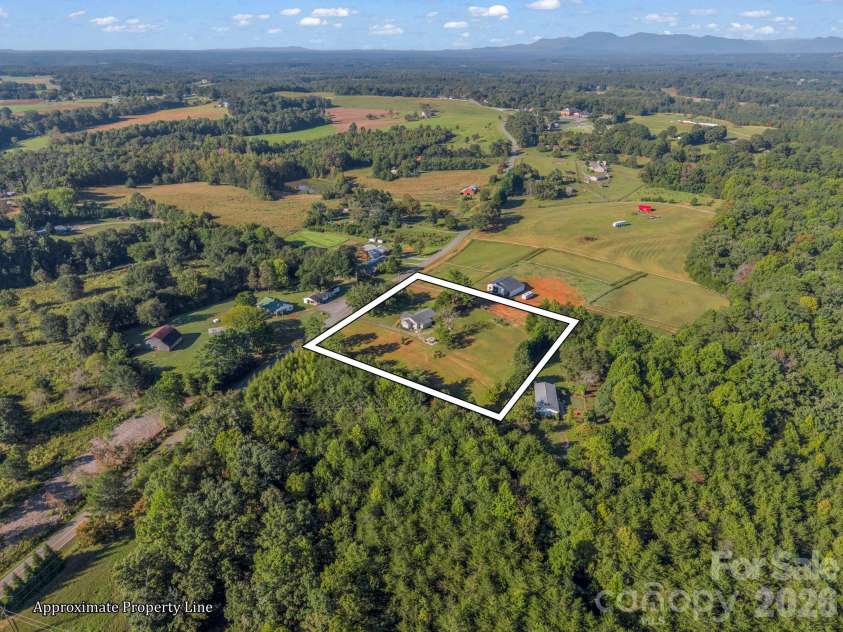 923 Green Creek Drive, Columbus, NC 28722.  MLS# CAR4426604, YatesRealty ID 55736. 