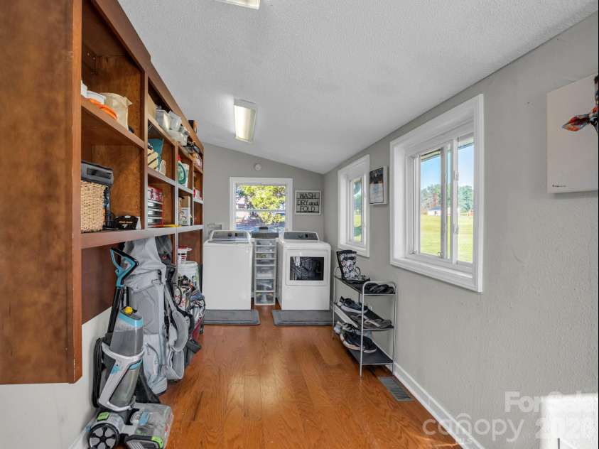 923 Green Creek Drive, Columbus, NC 28722.  MLS# CAR4426604, YatesRealty ID 55736. Mud & laundry room