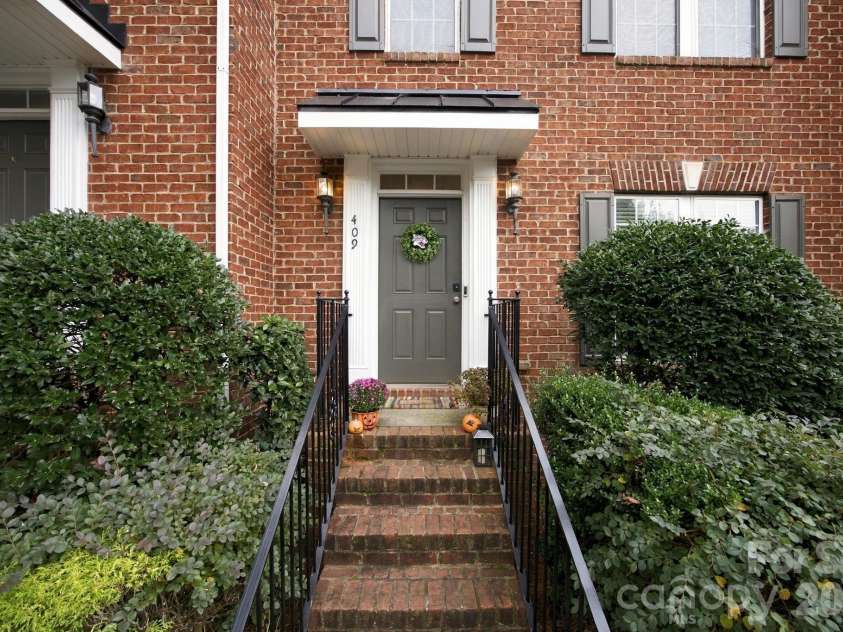 409 Armour Street, Davidson, NC 28036.  MLS# CAR4426934, YatesRealty ID 55738. 