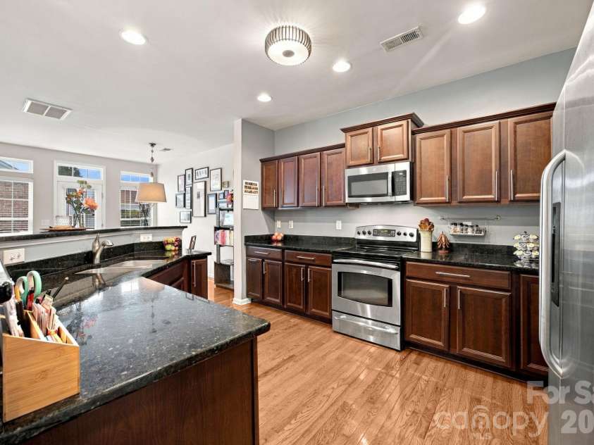 409 Armour Street, Davidson, NC 28036.  MLS# CAR4426934, YatesRealty ID 55738. 