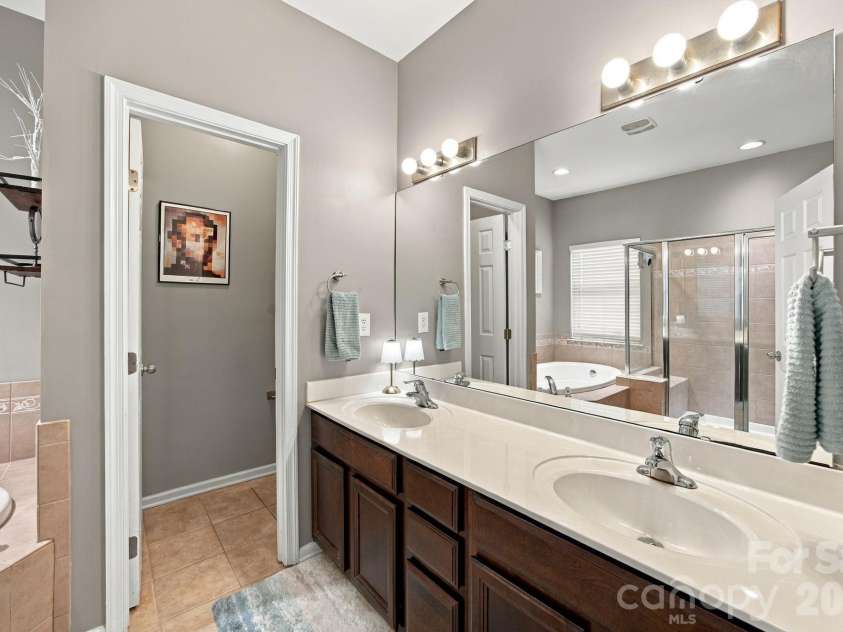 409 Armour Street, Davidson, NC 28036.  MLS# CAR4426934, YatesRealty ID 55738. Primary bath