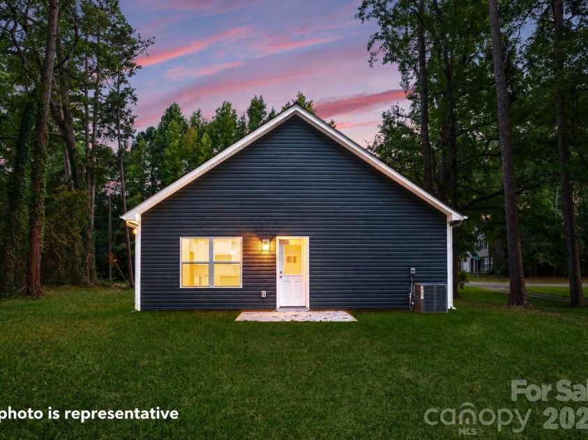 2712 Glendale Avenue, Kannapolis, NC 28081.  MLS# CAR4425555, YatesRealty ID 55739. 