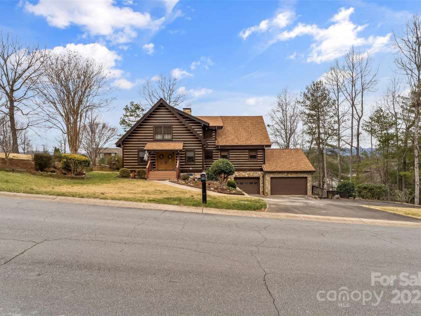 1815 Waterford Way, Morganton, NC 28655.  MLS# CAR4235599, YatesRealty ID 5574. 