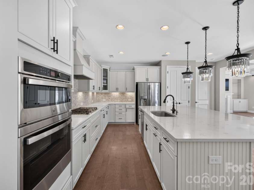 10537 Black Locust Lane, Charlotte, NC 28215.  MLS# CAR4424736, YatesRealty ID 55742. 