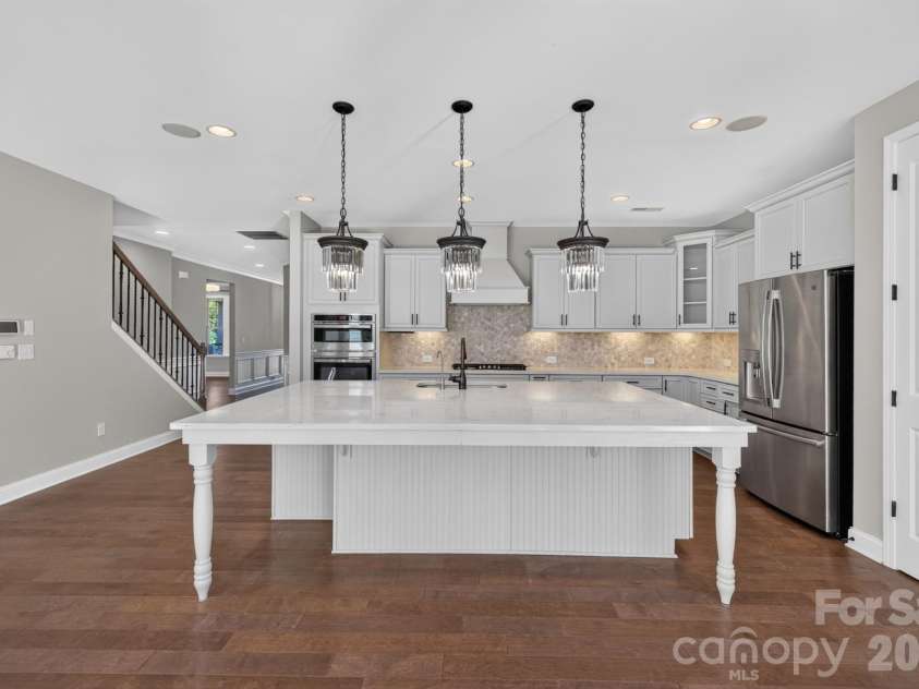10537 Black Locust Lane, Charlotte, NC 28215.  MLS# CAR4424736, YatesRealty ID 55742. 