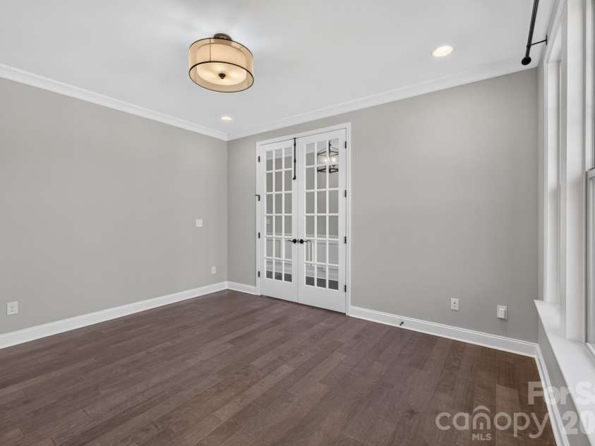 10537 Black Locust Lane, Charlotte, NC 28215.  MLS# CAR4424736, YatesRealty ID 55742. 