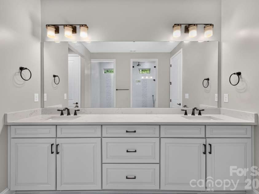10537 Black Locust Lane, Charlotte, NC 28215.  MLS# CAR4424736, YatesRealty ID 55742. 