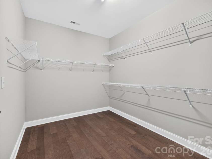 10537 Black Locust Lane, Charlotte, NC 28215.  MLS# CAR4424736, YatesRealty ID 55742. 