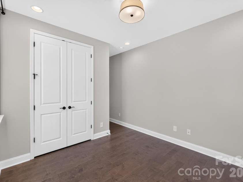 10537 Black Locust Lane, Charlotte, NC 28215.  MLS# CAR4424736, YatesRealty ID 55742. 