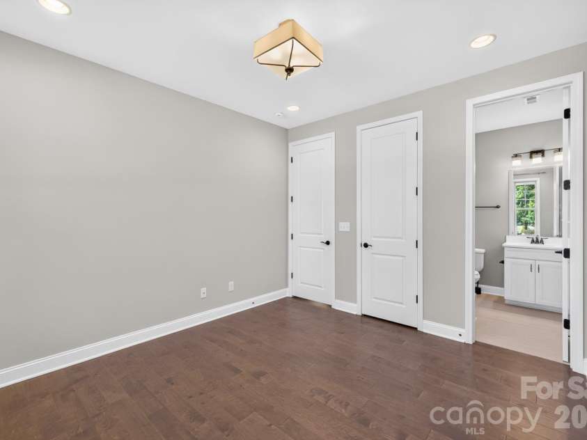 10537 Black Locust Lane, Charlotte, NC 28215.  MLS# CAR4424736, YatesRealty ID 55742. 