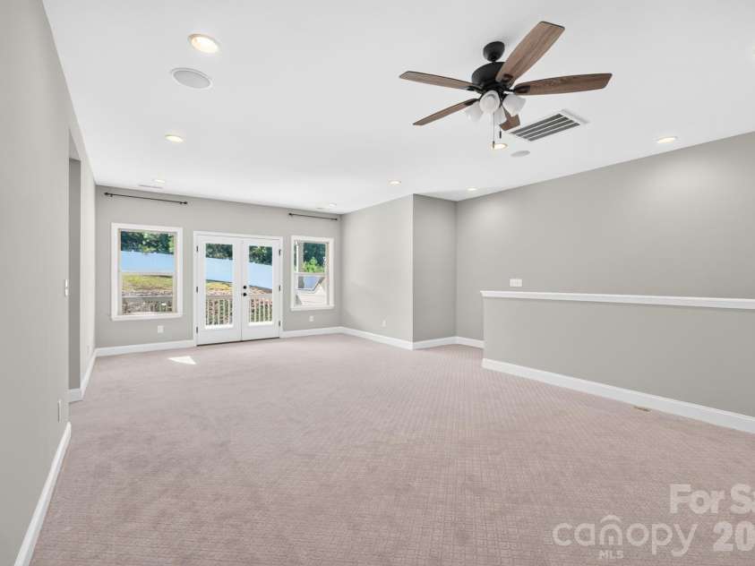 10537 Black Locust Lane, Charlotte, NC 28215.  MLS# CAR4424736, YatesRealty ID 55742. 