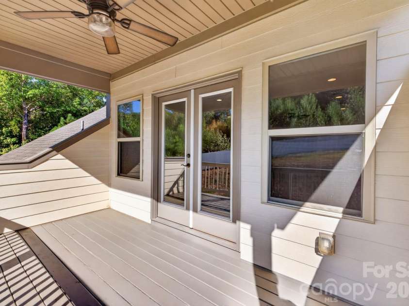 10537 Black Locust Lane, Charlotte, NC 28215.  MLS# CAR4424736, YatesRealty ID 55742. 