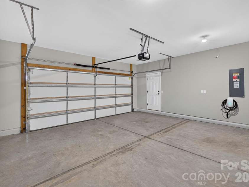 10537 Black Locust Lane, Charlotte, NC 28215.  MLS# CAR4424736, YatesRealty ID 55742. 