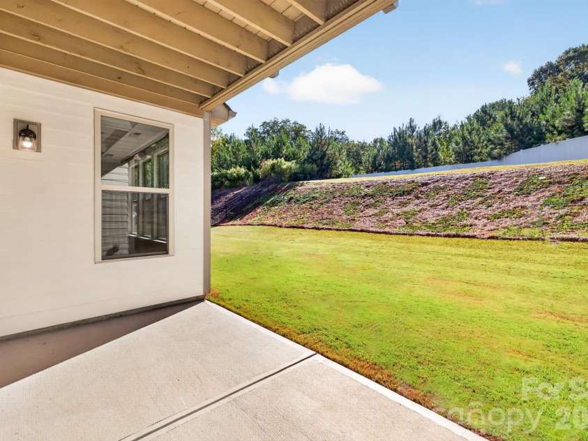 10537 Black Locust Lane, Charlotte, NC 28215.  MLS# CAR4424736, YatesRealty ID 55742. 