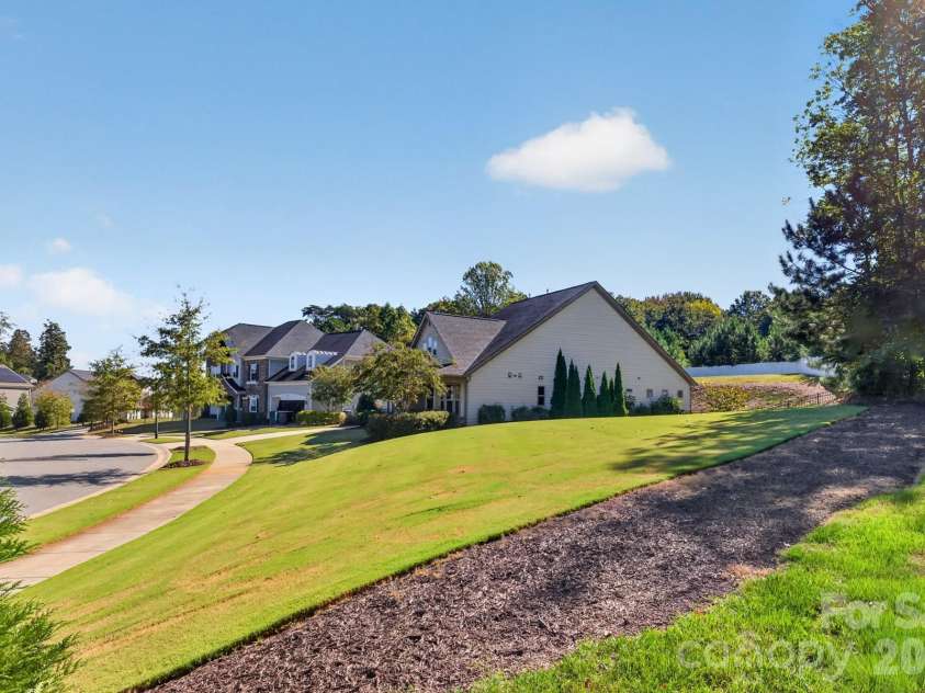 10537 Black Locust Lane, Charlotte, NC 28215.  MLS# CAR4424736, YatesRealty ID 55742. 