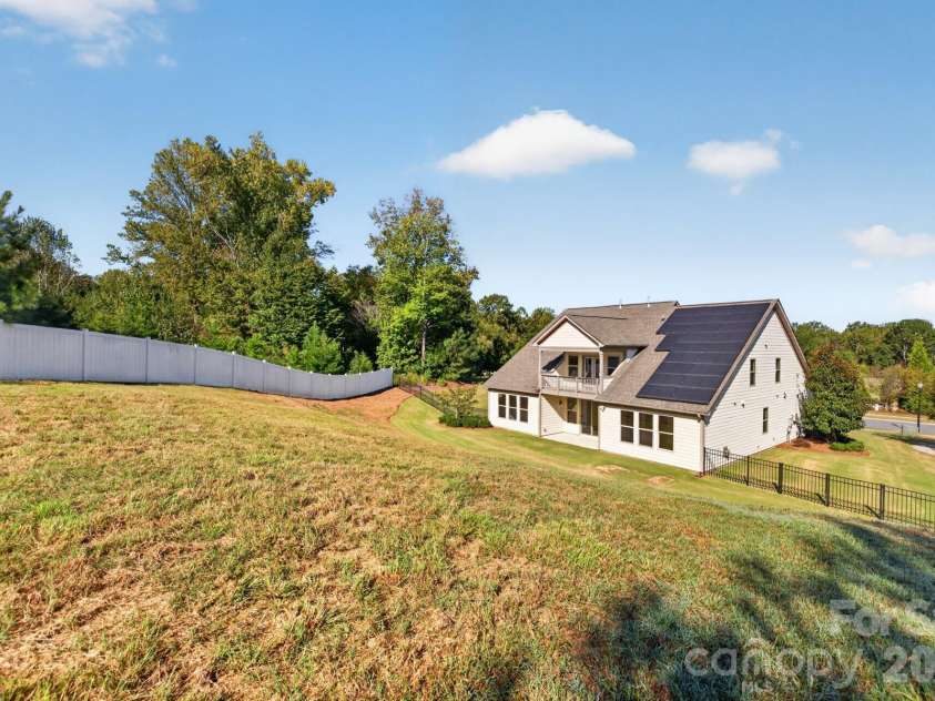 10537 Black Locust Lane, Charlotte, NC 28215.  MLS# CAR4424736, YatesRealty ID 55742. 