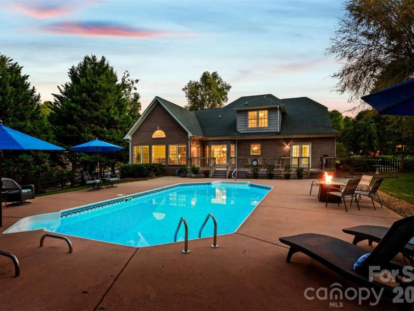 131 Summerfield Court, Lake Wylie, SC 29710.  MLS# CAR4422916, YatesRealty ID 55745. 