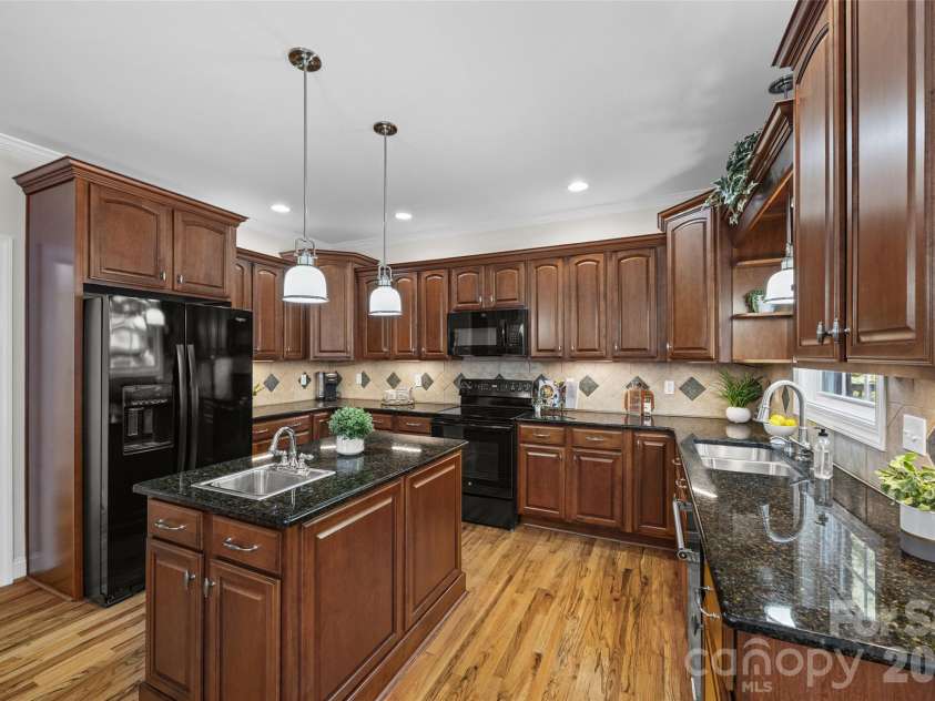 131 Summerfield Court, Lake Wylie, SC 29710.  MLS# CAR4422916, YatesRealty ID 55745. 