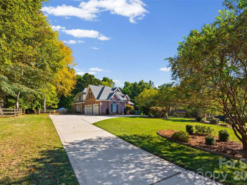 131 Summerfield Court, Lake Wylie, SC 29710.  MLS# CAR4422916, YatesRealty ID 55745. 