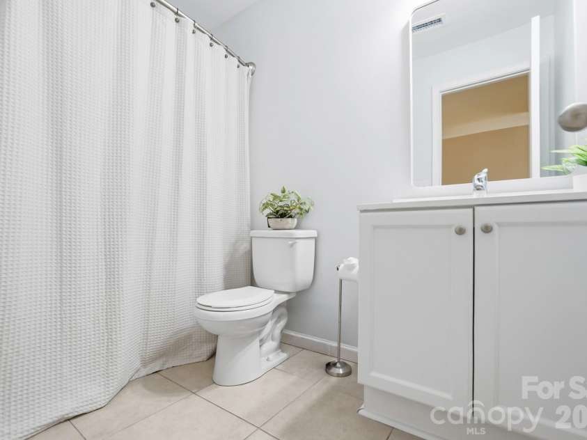 5409 Cotton Top Court, Waxhaw, NC 28173.  MLS# CAR4432664, YatesRealty ID 55748. Full bath on 3rd floor