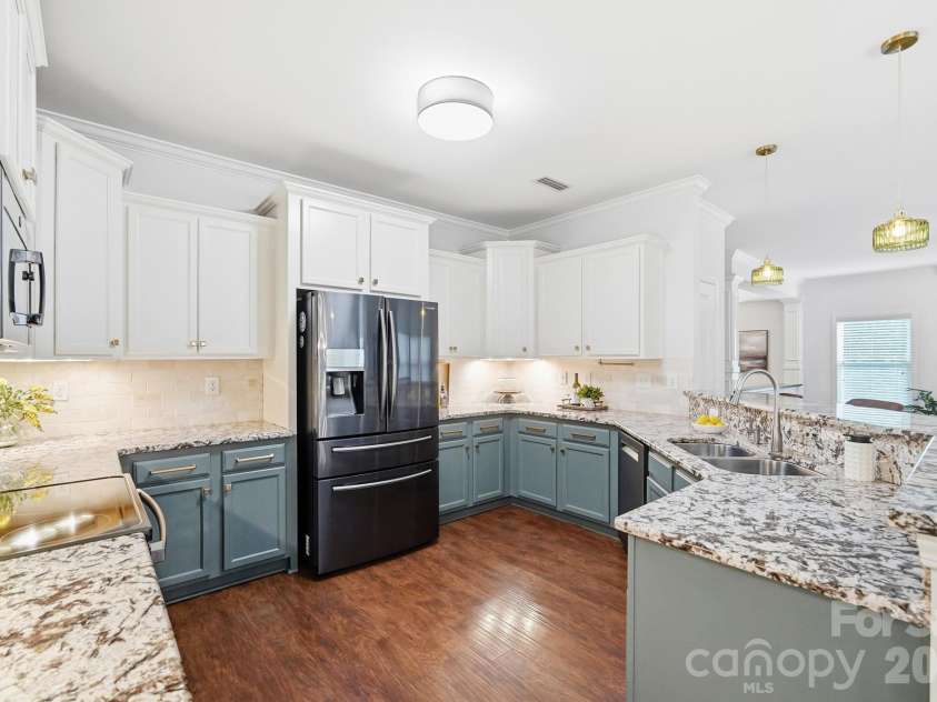 5409 Cotton Top Court, Waxhaw, NC 28173.  MLS# CAR4432664, YatesRealty ID 55748. Open kitchen