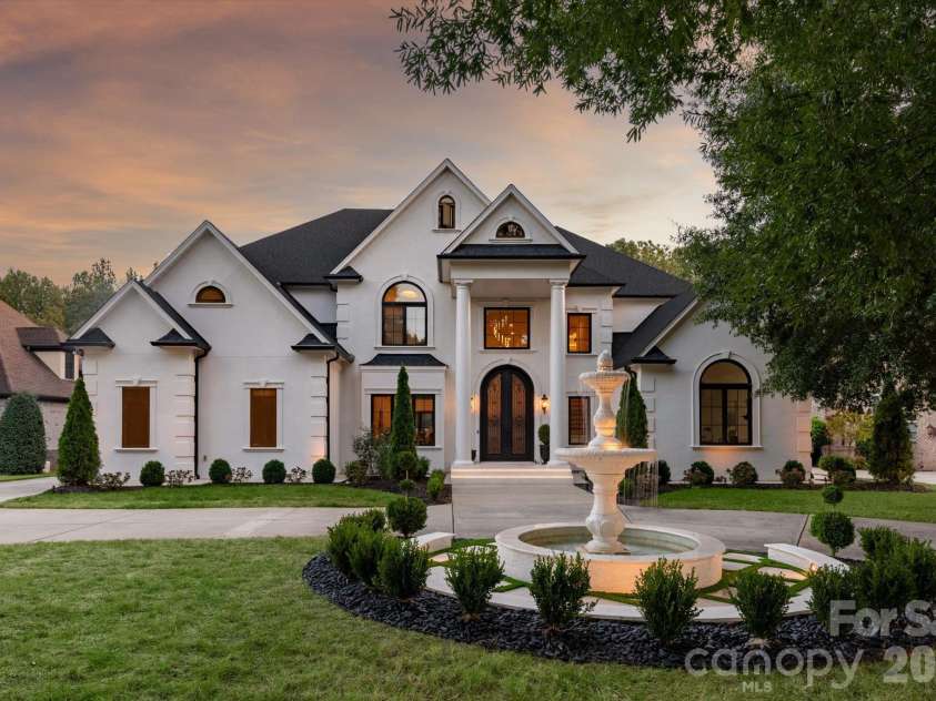 1704 Funny Cide Drive, Waxhaw, NC 28173.  MLS# CAR4414132, YatesRealty ID 55751. 