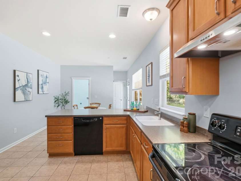 10329 Misty Moss Court, Mint Hill, NC 28227.  MLS# CAR4431248, YatesRealty ID 55756. Kitchen