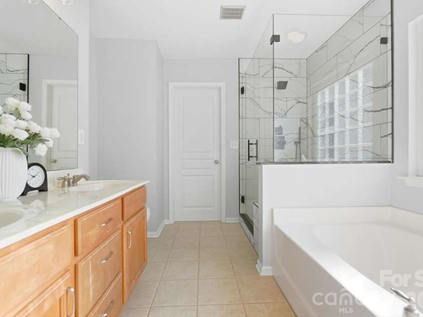 10329 Misty Moss Court, Mint Hill, NC 28227.  MLS# CAR4431248, YatesRealty ID 55756. Primary Bath
